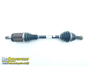 Gebruikte Aandrijfas links-voor BMW X5 (F15) xDrive 40d 3.0 24V Prijs € 299,99 Margeregeling aangeboden door Autodemontagebedrijf De Ooyevaar