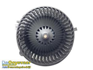Gebruikte Chaufage Ventilatiemotor Audi A3 Sportback (8YA) 1.0 30 TFSI 12V Mild hybrid Prijs € 29,99 Margeregeling aangeboden door Autodemontagebedrijf De Ooyevaar