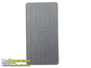 Gebruikte Draadloze oplader Audi A3 Sportback (8YA) 1.0 30 TFSI 12V Mild hybrid Prijs € 69,99 Margeregeling aangeboden door Autodemontagebedrijf De Ooyevaar