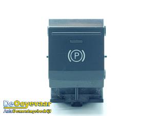 Gebruikte Schakelaar handrem Audi A3 Sportback (8YA) 1.0 30 TFSI 12V Mild hybrid Prijs € 9,99 Margeregeling aangeboden door Autodemontagebedrijf De Ooyevaar