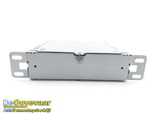 Gebruikte Regelunit Multi Media Renault Clio IV Estate/Grandtour (7R) 0.9 Energy TCE 90 12V Prijs € 149,99 Margeregeling aangeboden door Autodemontagebedrijf De Ooyevaar