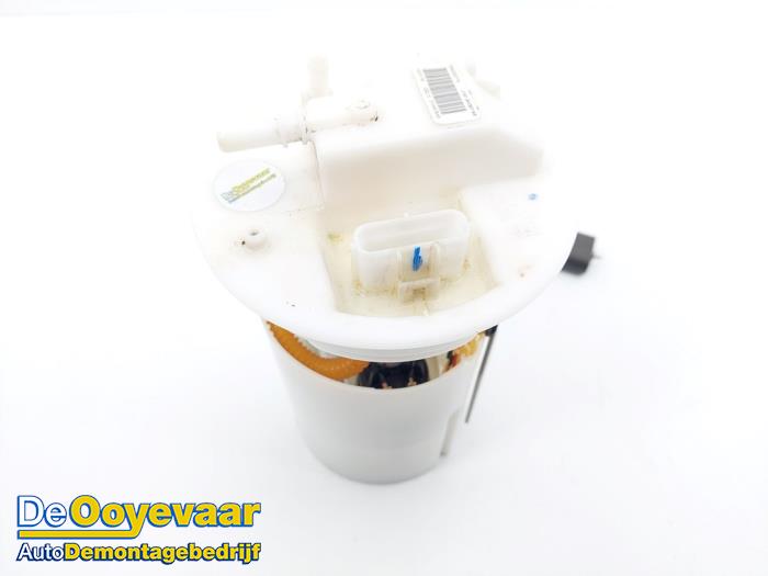 Gebruikte Tank element Pomp Ford Fiesta 7 1.0 EcoBoost 12V 100 Prijs € 29,99 Margeregeling aangeboden door Autodemontagebedrijf De Ooyevaar