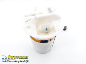 Gebruikte Tank element Pomp Ford Fiesta 7 1.0 EcoBoost 12V 100 Prijs € 29,99 Margeregeling aangeboden door Autodemontagebedrijf De Ooyevaar