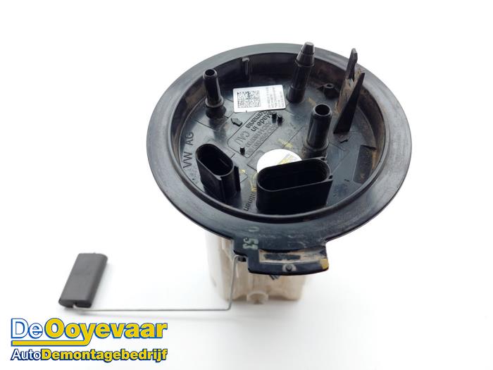 Gebruikte Tank element Pomp Skoda Karoq 1.6 TDI 16V Prijs € 59,99 Margeregeling aangeboden door Autodemontagebedrijf De Ooyevaar