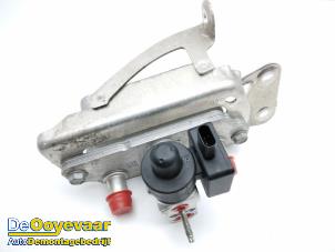 Gebruikte Warmtewisselaar Tesla Model S 75D Prijs € 49,99 Margeregeling aangeboden door Autodemontagebedrijf De Ooyevaar