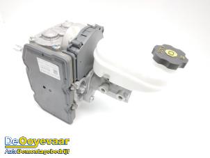 Gebruikte Rembol Tesla Model S 75D Prijs € 399,99 Margeregeling aangeboden door Autodemontagebedrijf De Ooyevaar