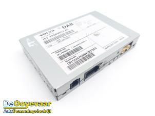 Gebruikte DAB module Volvo V40 (MV) 2.0 D2 16V Prijs € 45,00 Margeregeling aangeboden door Autodemontagebedrijf De Ooyevaar