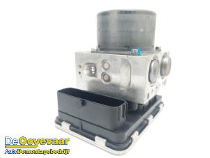 Gebruikte ABS Pomp Mercedes C (W205) C-350 e 2.0 16V Prijs € 249,99 Margeregeling aangeboden door Autodemontagebedrijf De Ooyevaar