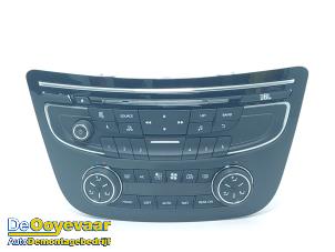 Gebruikte Chaufage Bedieningspaneel Peugeot 508 (8D) 2.0 Hybrid4 16V Prijs € 49,99 Margeregeling aangeboden door Autodemontagebedrijf De Ooyevaar