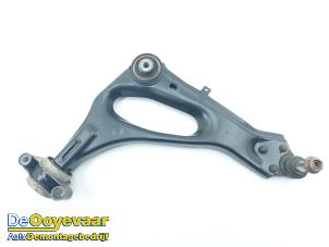 Gebruikte Draagarm rechts-voor Mercedes Vito (447.6) 1.6 111 CDI 16V Prijs € 69,99 Margeregeling aangeboden door Autodemontagebedrijf De Ooyevaar