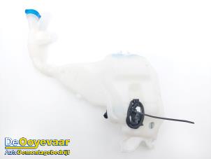 Gebruikte Ruitensproeiertank voor Tesla Model S 75D Prijs € 25,00 Margeregeling aangeboden door Autodemontagebedrijf De Ooyevaar