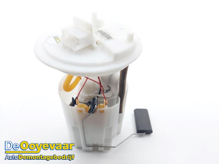Gebruikte Tank element Pomp Opel Corsa E 1.0 SIDI Turbo 12V Prijs € 39,99 Margeregeling aangeboden door Autodemontagebedrijf De Ooyevaar
