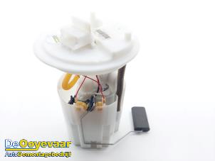 Gebruikte Brandstofpomp Elektrisch Opel Corsa E 1.0 SIDI Turbo 12V Prijs € 39,99 Margeregeling aangeboden door Autodemontagebedrijf De Ooyevaar