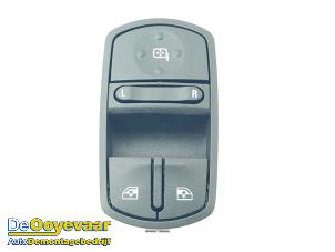 Gebruikte Ruit schakelaar elektrisch Opel Corsa E 1.0 SIDI Turbo 12V Prijs € 9,99 Margeregeling aangeboden door Autodemontagebedrijf De Ooyevaar