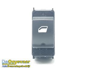 Gebruikte Raam schakelaar elektrisch Peugeot 208 I (CA/CC/CK/CL) 1.2 Vti 12V PureTech 82 Prijs € 9,99 Margeregeling aangeboden door Autodemontagebedrijf De Ooyevaar