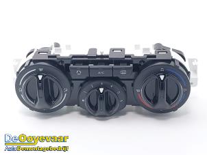 Gebruikte Chaufage Bedieningspaneel Peugeot 208 I (CA/CC/CK/CL) 1.2 Vti 12V PureTech 82 Prijs € 9,99 Margeregeling aangeboden door Autodemontagebedrijf De Ooyevaar