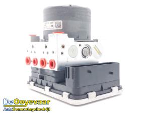 Gebruikte ABS Pomp Ford Fiesta 7 1.0 EcoBoost 12V 100 Prijs € 299,99 Margeregeling aangeboden door Autodemontagebedrijf De Ooyevaar