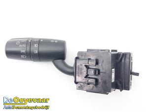 Gebruikte Knipperlicht Schakelaar Mazda 3 (BM/BN) 2.0 SkyActiv-G 16V Prijs € 19,99 Margeregeling aangeboden door Autodemontagebedrijf De Ooyevaar