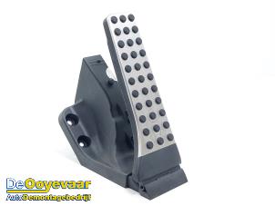 Gebruikte Gaspedaal Mercedes GLC Coupé AMG (C253) 4.0 63 S AMG 4.0 V8 32V Turbo 4-Matic+ Prijs € 39,99 Margeregeling aangeboden door Autodemontagebedrijf De Ooyevaar