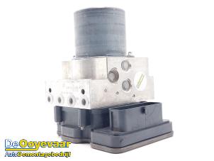 Gebruikte ABS Pomp Mercedes GLC Coupé AMG (C253) 4.0 63 S AMG 4.0 V8 32V Turbo 4-Matic+ Prijs € 399,99 Margeregeling aangeboden door Autodemontagebedrijf De Ooyevaar