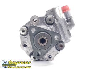 Gebruikte Stuurbekrachtiging Pomp Porsche Cayenne II (92A) 3.6 24V Prijs € 139,99 Margeregeling aangeboden door Autodemontagebedrijf De Ooyevaar