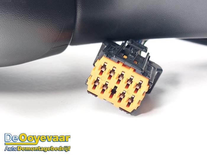 Buitenspiegel links van een Opel Vivaro 1.5 CDTI 102 2020