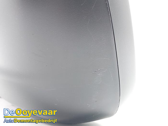Buitenspiegel links van een Opel Vivaro 1.5 CDTI 102 2020
