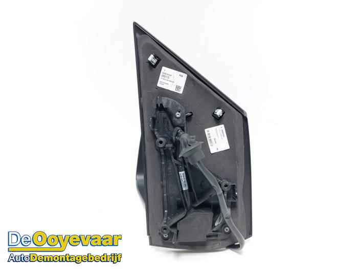 Buitenspiegel links van een Opel Vivaro 1.5 CDTI 102 2020