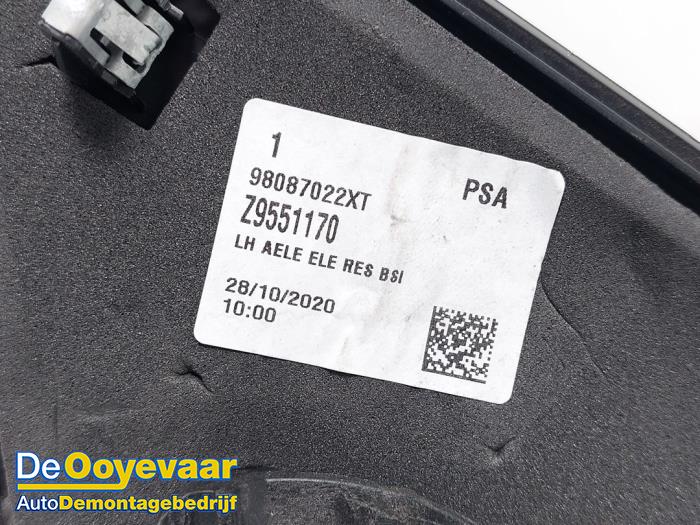 Buitenspiegel links van een Opel Vivaro 1.5 CDTI 102 2020