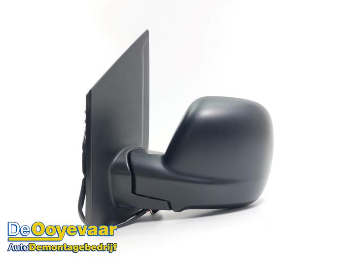 Buitenspiegel links van een Opel Vivaro 1.5 CDTI 102 2020