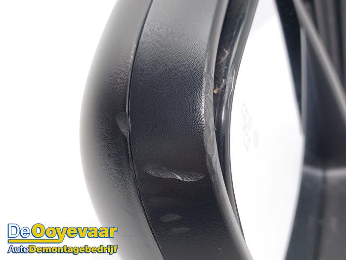 Buitenspiegel links van een Opel Vivaro 1.5 CDTI 102 2020