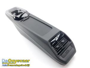 Gebruikte Middenconsoles Volkswagen ID.4 (E21) Performance 77 kWh Prijs € 125,00 Margeregeling aangeboden door Autodemontagebedrijf De Ooyevaar