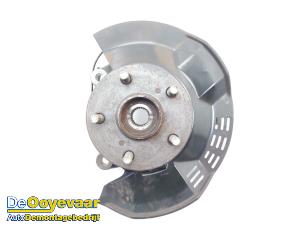 Gebruikte Fusee links-voor Toyota Corolla Touring Sport (E21/EH1) 1.8 16V Hybrid Prijs € 129,99 Margeregeling aangeboden door Autodemontagebedrijf De Ooyevaar