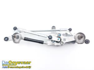 Gebruikte Ruitenwismotor + Mechaniek Kia Rio IV (YB) 1.0i T-GDi 100 12V Prijs € 35,00 Margeregeling aangeboden door Autodemontagebedrijf De Ooyevaar