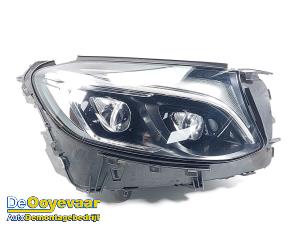 Gebruikte Koplamp rechts Mercedes GLC AMG (X253) 3.0 43 AMG V6 Turbo 4-Matic Prijs € 999,99 Margeregeling aangeboden door Autodemontagebedrijf De Ooyevaar