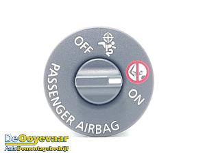 Gebruikte Airbag schakelaar Renault Megane E-Tech (RCB) 40 kWh Prijs € 9,99 Margeregeling aangeboden door Autodemontagebedrijf De Ooyevaar