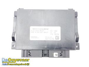 Gebruikte Handrem Computer Mercedes C (W205) C-300 e 2.0 16V 4-Matic Prijs € 75,00 Margeregeling aangeboden door Autodemontagebedrijf De Ooyevaar