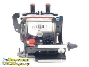 Gebruikte HV-koelvloeistofverwarming Mercedes C (W205) C-300 e 2.0 16V 4-Matic Prijs € 449,99 Margeregeling aangeboden door Autodemontagebedrijf De Ooyevaar