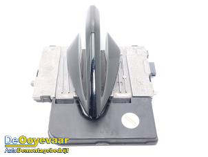 Gebruikte Antenne Peugeot 408 1.6 16V HYbrid 225 Prijs € 175,00 Margeregeling aangeboden door Autodemontagebedrijf De Ooyevaar