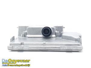 Gebruikte Camera voorzijde Peugeot 408 1.6 16V HYbrid 225 Prijs € 269,99 Margeregeling aangeboden door Autodemontagebedrijf De Ooyevaar