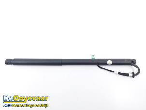 Gebruikte Achterklep motor Peugeot 408 1.6 16V HYbrid 225 Prijs € 149,99 Margeregeling aangeboden door Autodemontagebedrijf De Ooyevaar