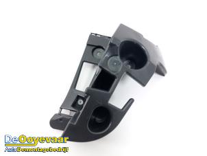 Gebruikte Bumpersteun rechts-achter Peugeot 408 1.6 16V HYbrid 225 Prijs € 25,00 Margeregeling aangeboden door Autodemontagebedrijf De Ooyevaar