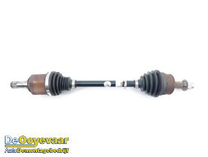 Gebruikte Aandrijfas links-voor Opel Corsa E 1.4 16V Prijs € 19,99 Margeregeling aangeboden door Autodemontagebedrijf De Ooyevaar