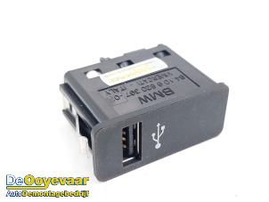 Gebruikte USB module BMW 2 serie Active Tourer (F45) 216i 1.5 TwinPower Turbo 12V Prijs € 9,99 Margeregeling aangeboden door Autodemontagebedrijf De Ooyevaar