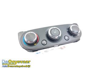 Gebruikte Chaufage Bedieningspaneel Renault Clio IV (5R) 0.9 Energy TCE 90 12V Prijs € 10,00 Margeregeling aangeboden door Autodemontagebedrijf De Ooyevaar