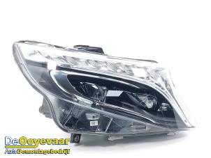 Gebruikte Koplamp rechts Mercedes Vito (447.6) 2.0 116 CDI 16V Prijs € 699,99 Margeregeling aangeboden door Autodemontagebedrijf De Ooyevaar