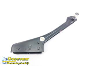 Gebruikte Schuifdeurrol rechts Ford Transit Connect (PJ2) 1.6 TDCi 16V 75 Prijs € 15,00 Margeregeling aangeboden door Autodemontagebedrijf De Ooyevaar