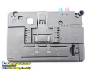 Gebruikte Emergency module Renault Twingo III (AH) 1.0 SCe 75 12V Prijs € 49,99 Margeregeling aangeboden door Autodemontagebedrijf De Ooyevaar