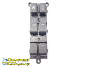 Gebruikte Raam schakelaar elektrisch Suzuki SX4 S-Cross (JY) 1.0 Booster Jet Turbo 12V Prijs € 29,99 Margeregeling aangeboden door Autodemontagebedrijf De Ooyevaar