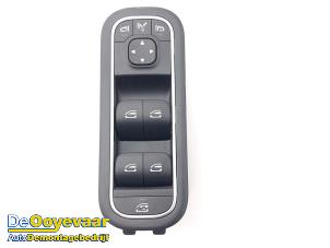 Gebruikte Ruit schakelaar elektrisch Mercedes CLA Shooting Brake (118.6) 2.0 CLA-250 Turbo 16V Prijs € 39,99 Margeregeling aangeboden door Autodemontagebedrijf De Ooyevaar